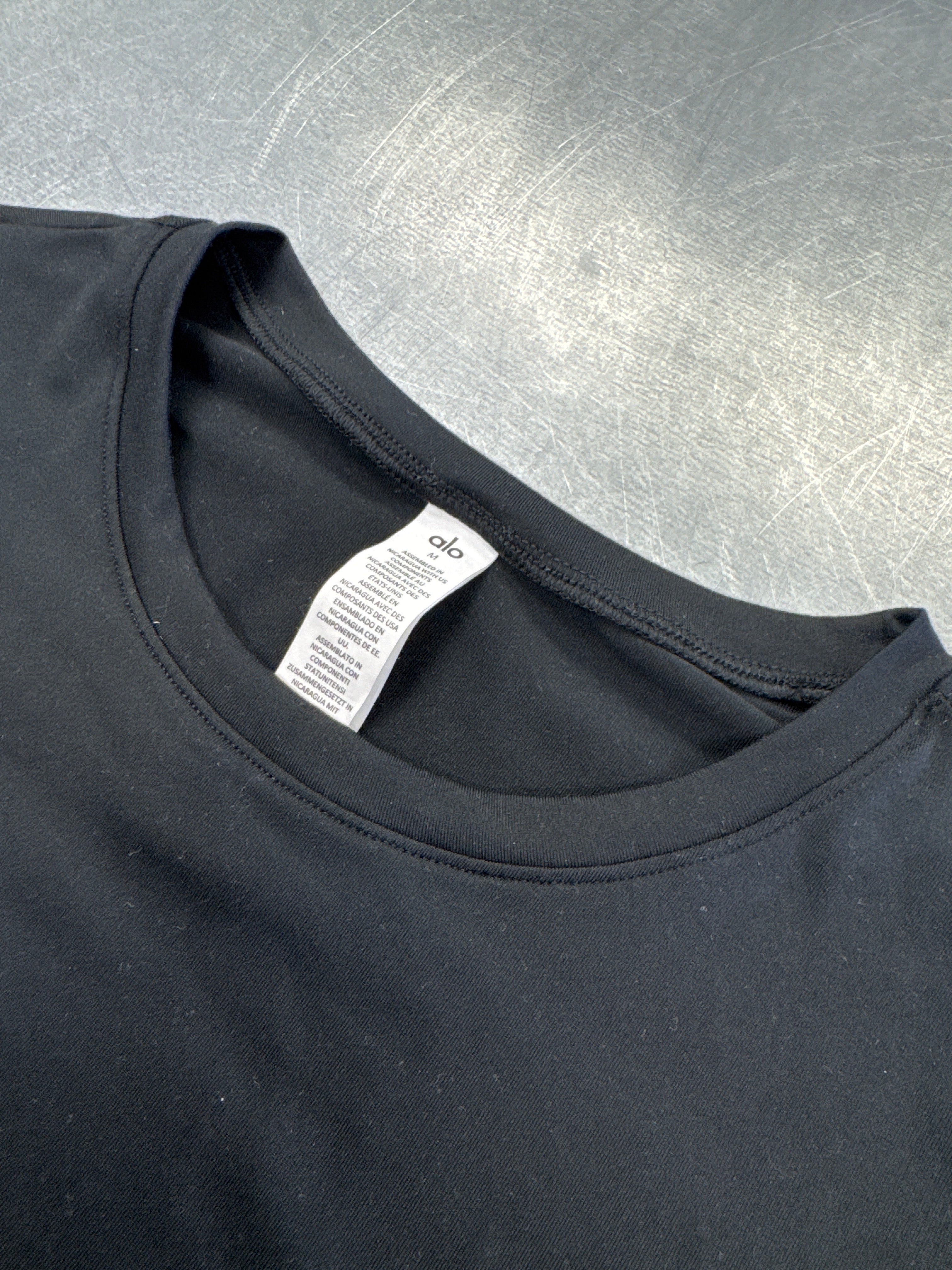 WOMEN ALO SHORT SLEEVE (M)