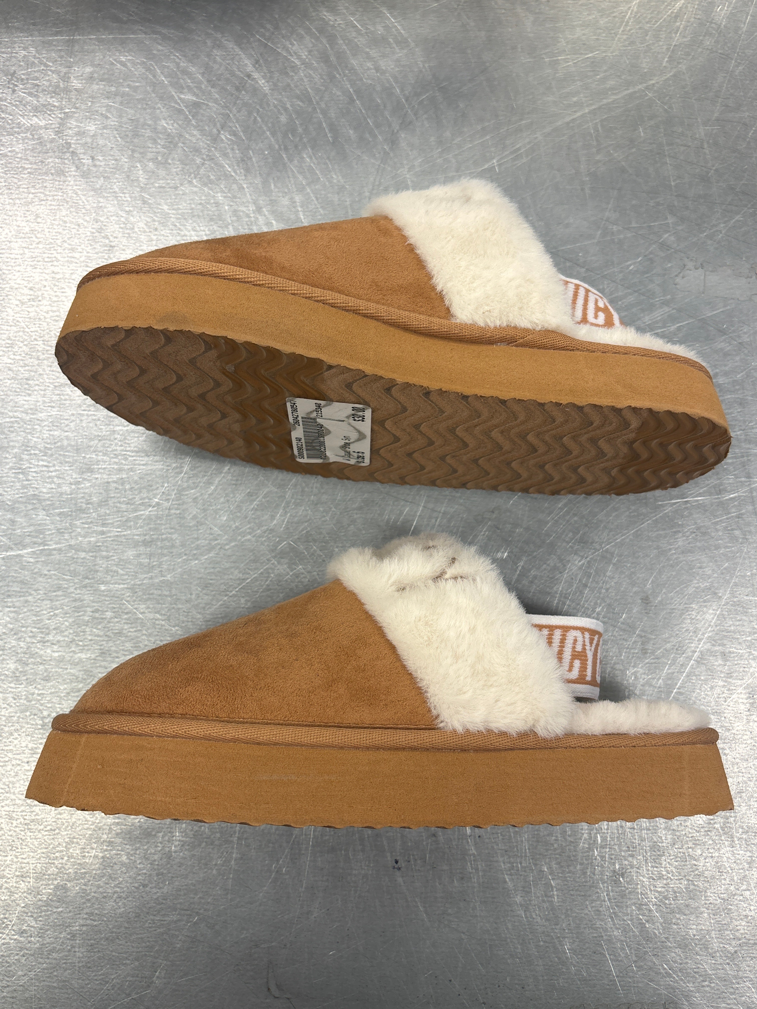 Women’s Juicy Couture Slippers (6)