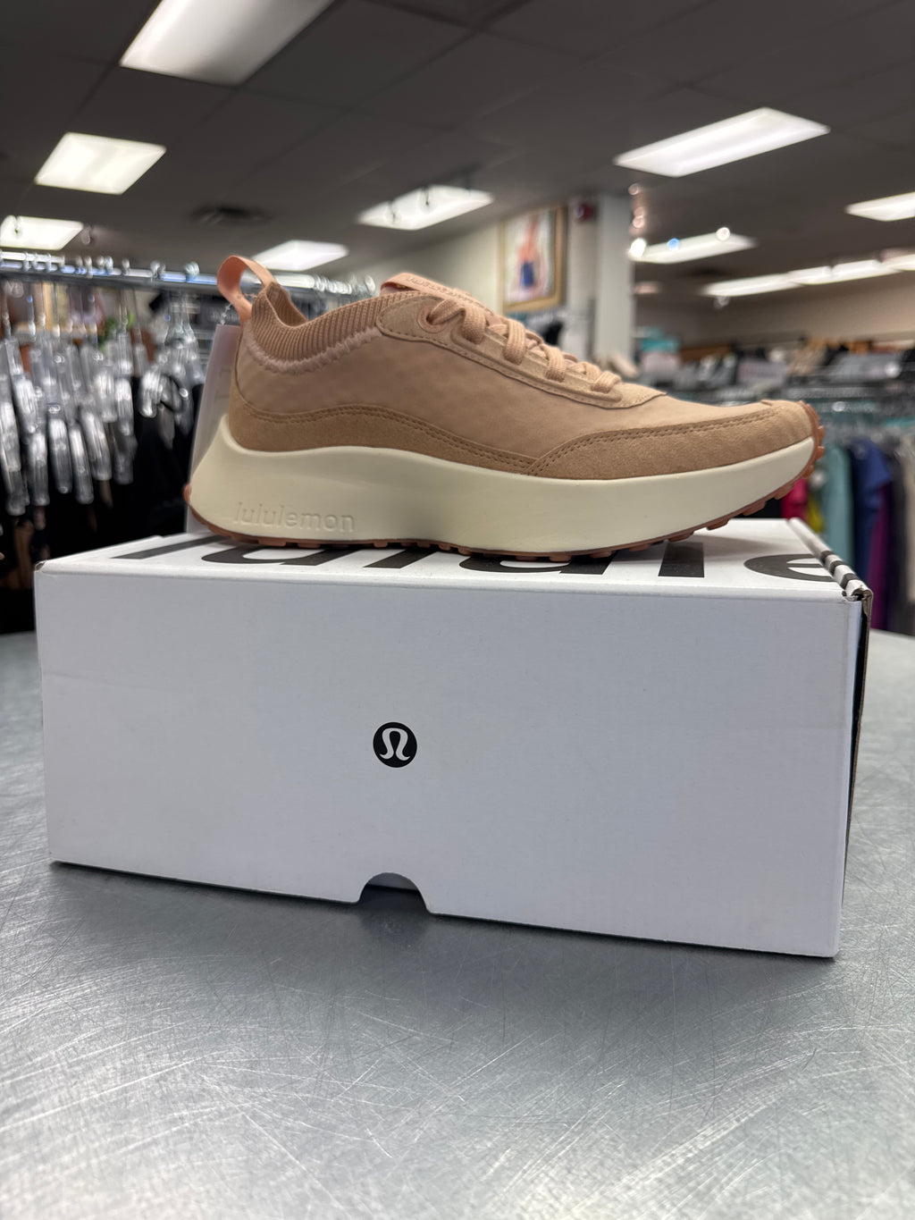 WOMEN LULULEMON PINK SHOES (7W)