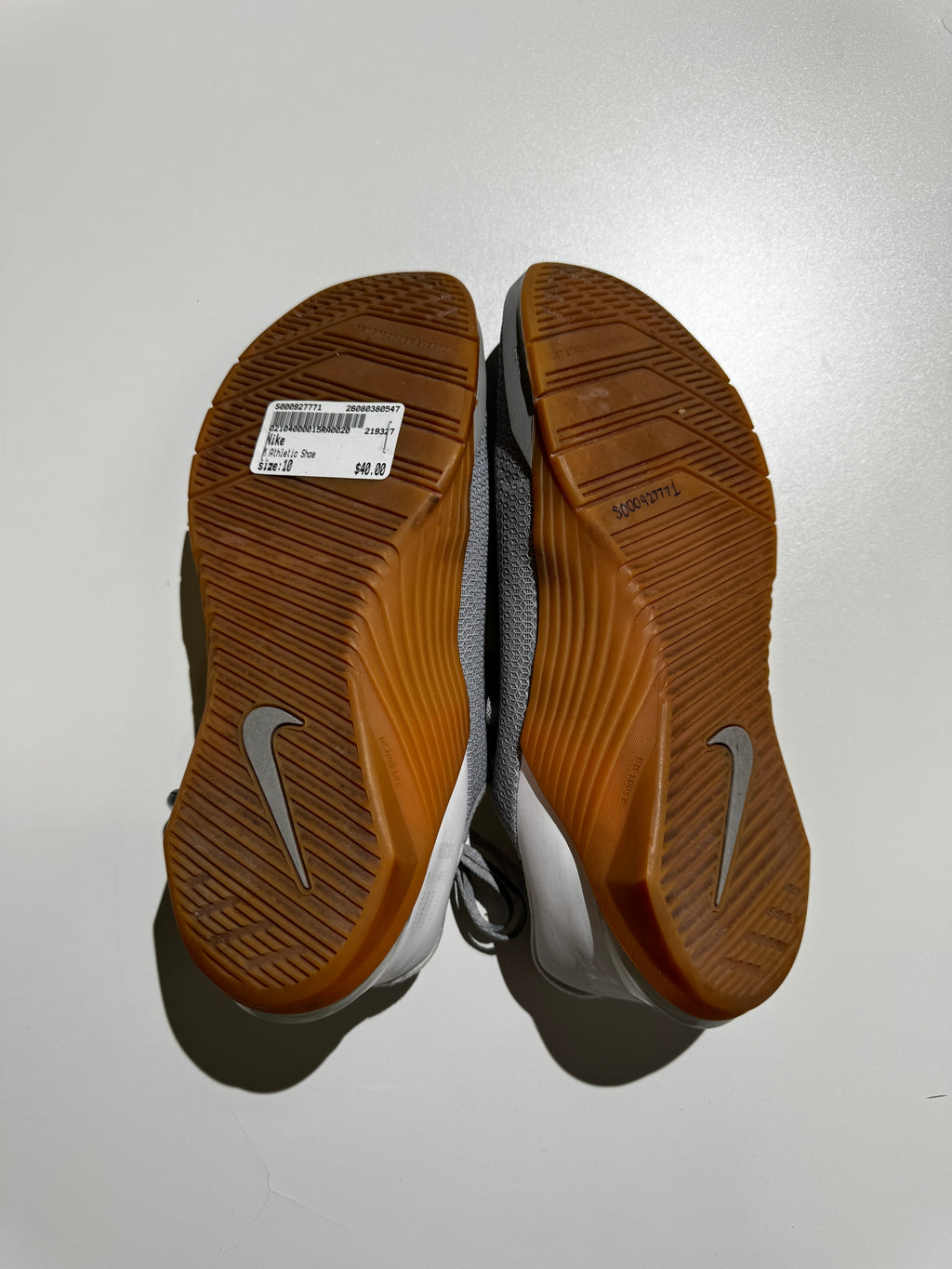 MEN NIKE BASKETBALL SHOES (SIZE 10M)